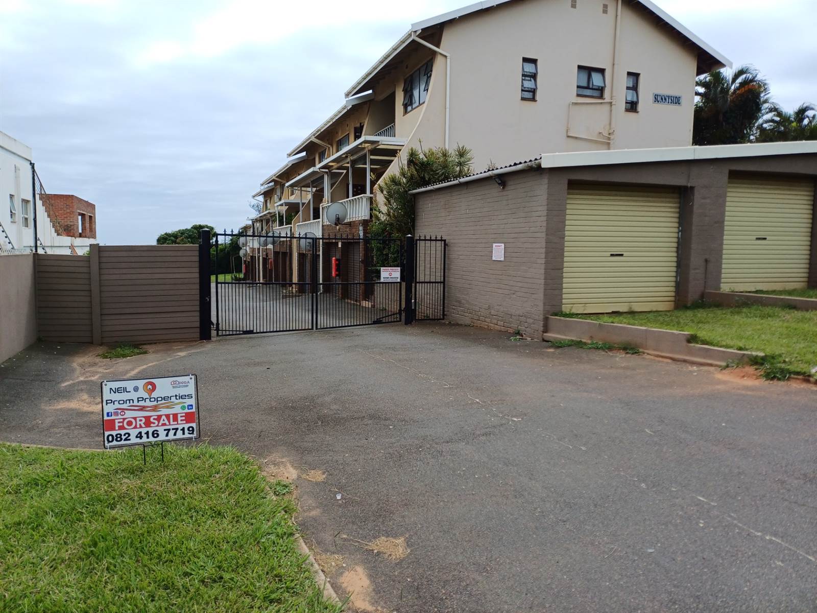 3 Bed Townhouse in Umkomaas photo number 1