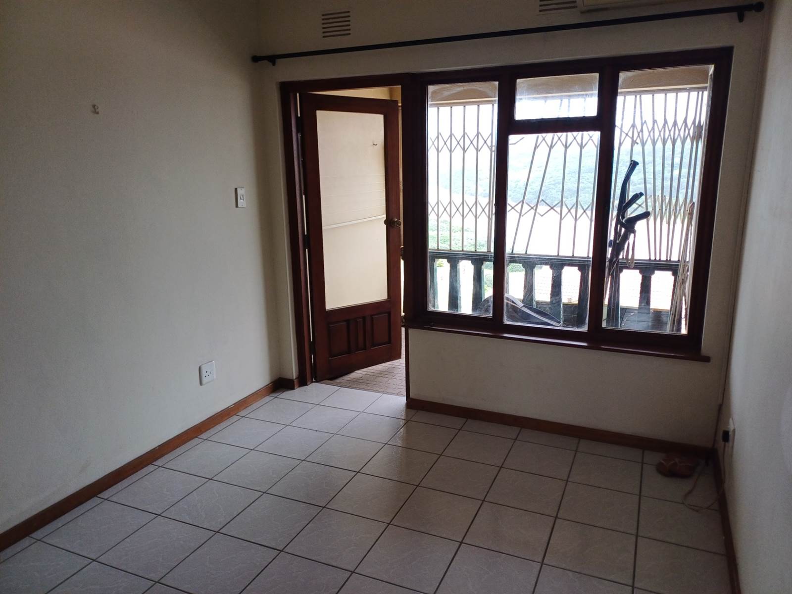 3 Bed Townhouse in Umkomaas photo number 11