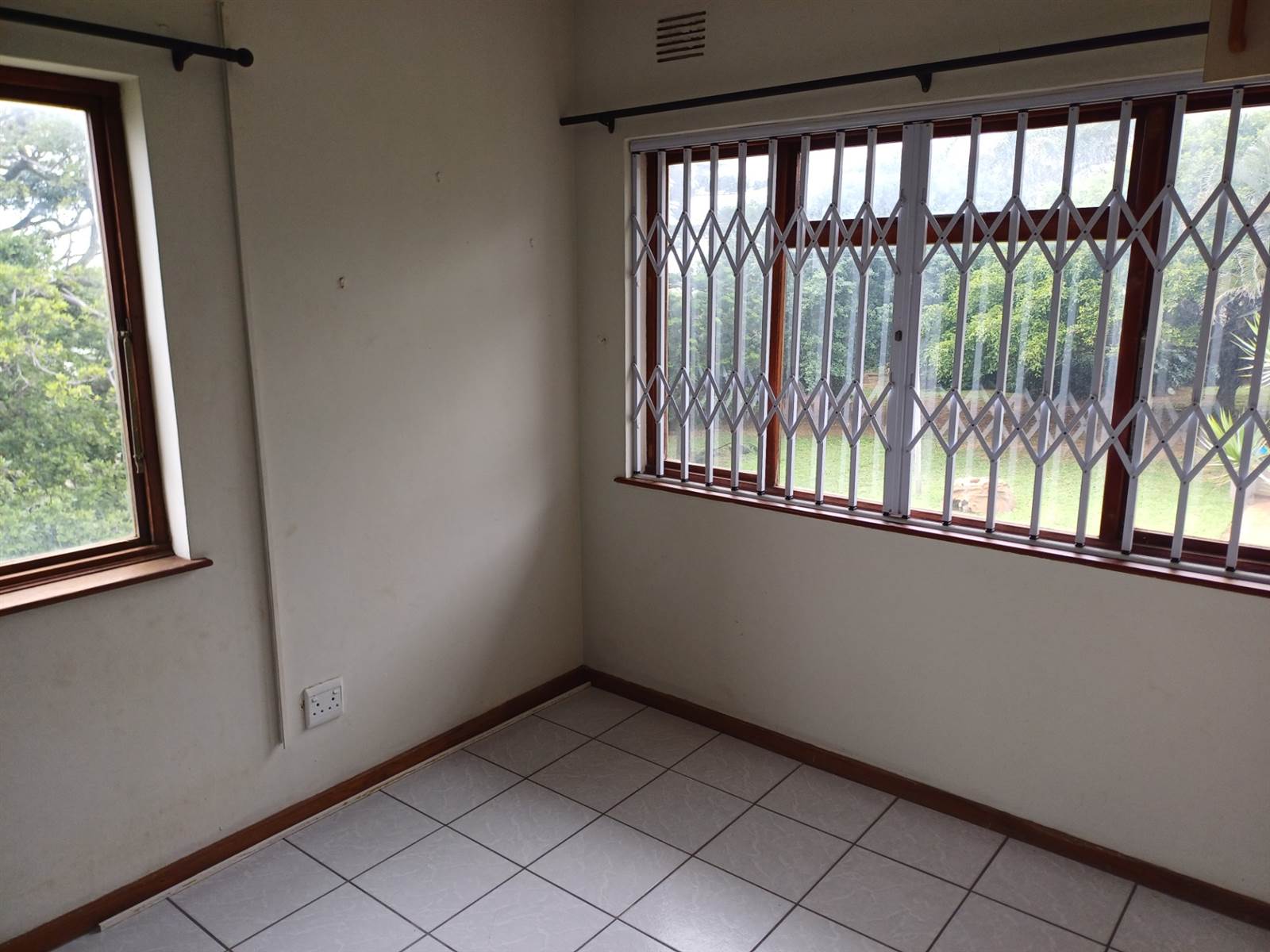3 Bed Townhouse in Umkomaas photo number 21