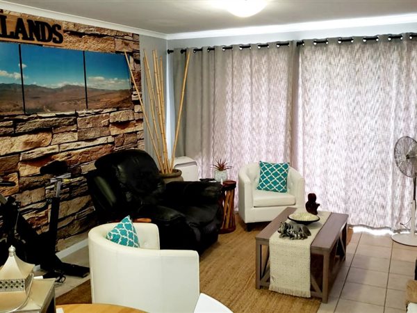 1 Bedroom Flat 1 Bedroom Flat