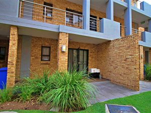 1 Bed Apartment in Rooihuiskraal North