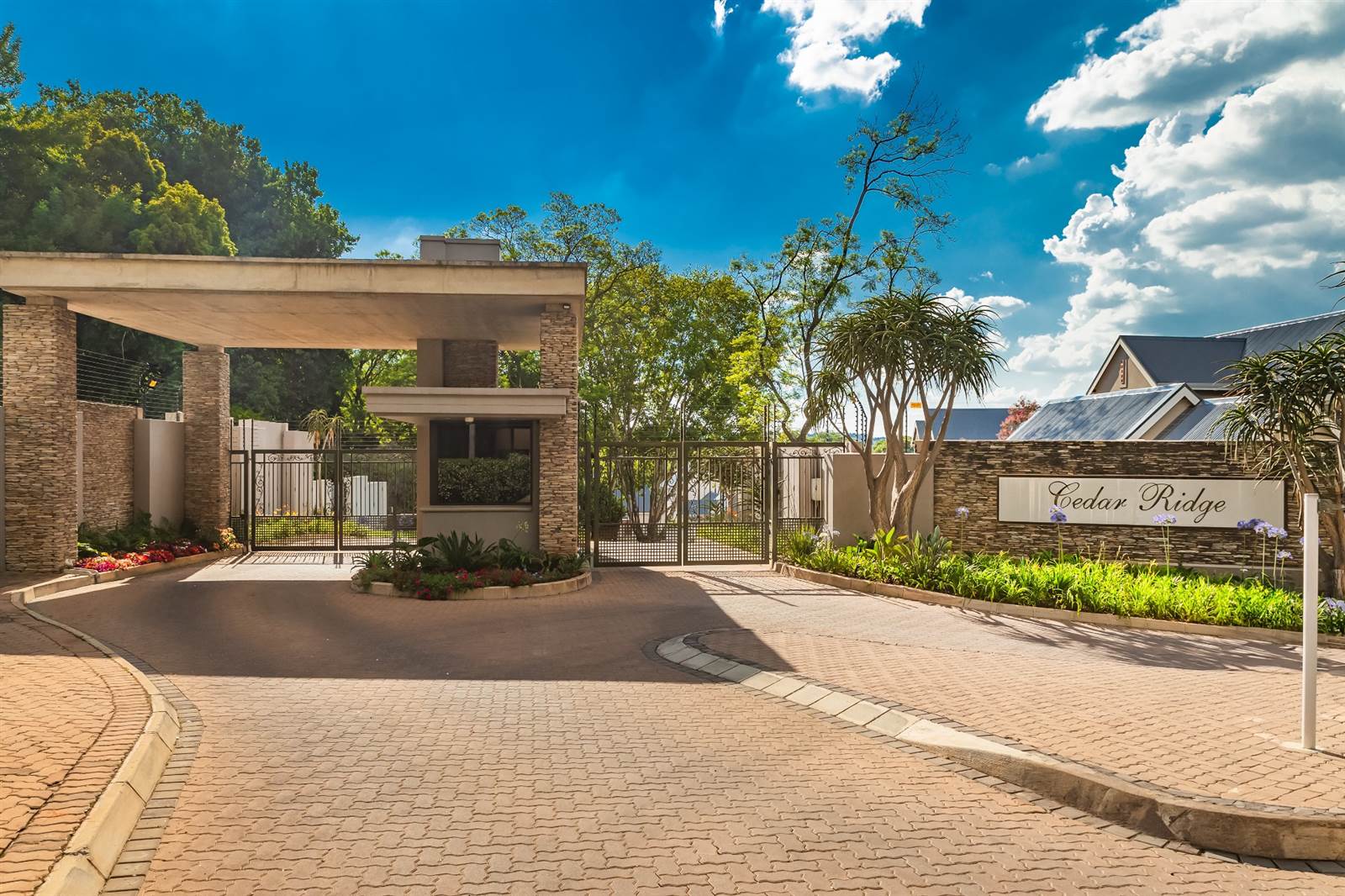 1087 m² Land available in Northcliff photo number 8