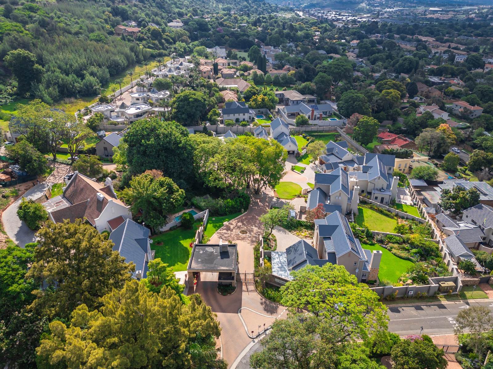 1087 m² Land available in Northcliff photo number 11