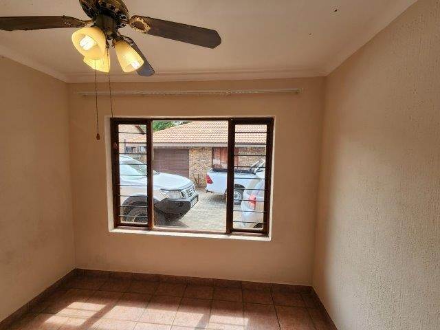 3 Bed Townhouse in Hoedspruit photo number 27