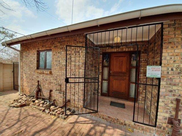 3 Bed Townhouse in Hoedspruit photo number 3