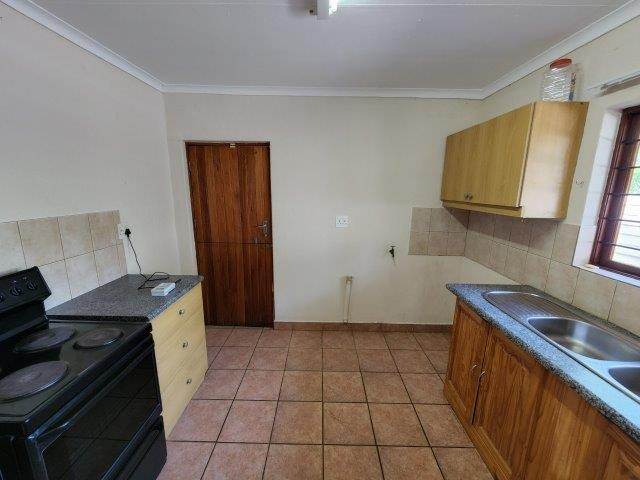 3 Bed Townhouse in Hoedspruit photo number 17