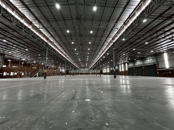 4 892  m² Industrial space