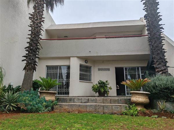 3 Bedroom Townhouse 3 Bedroom Townhouse