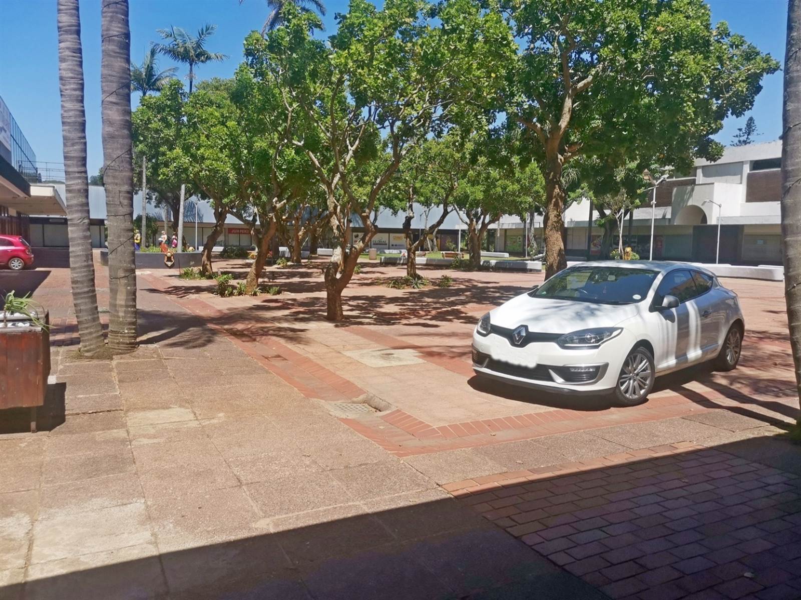 184  m² Commercial space in Amanzimtoti photo number 4