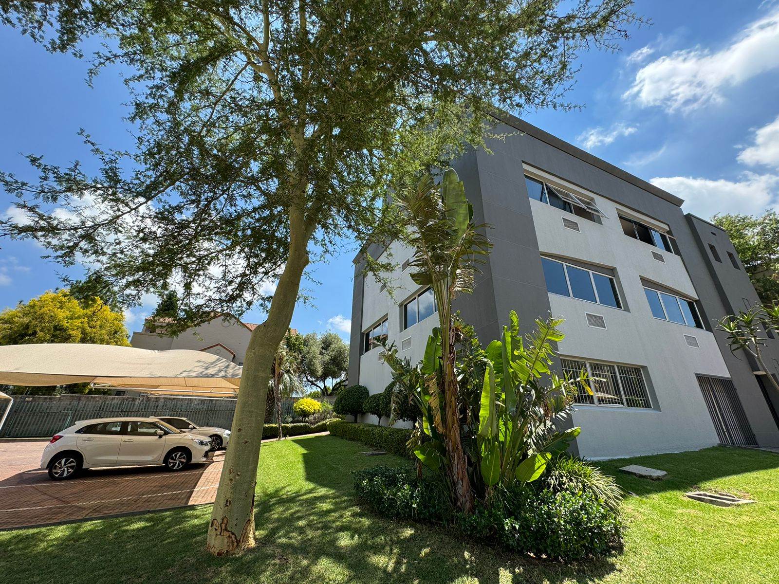 630  m² Commercial space in Sunninghill photo number 3
