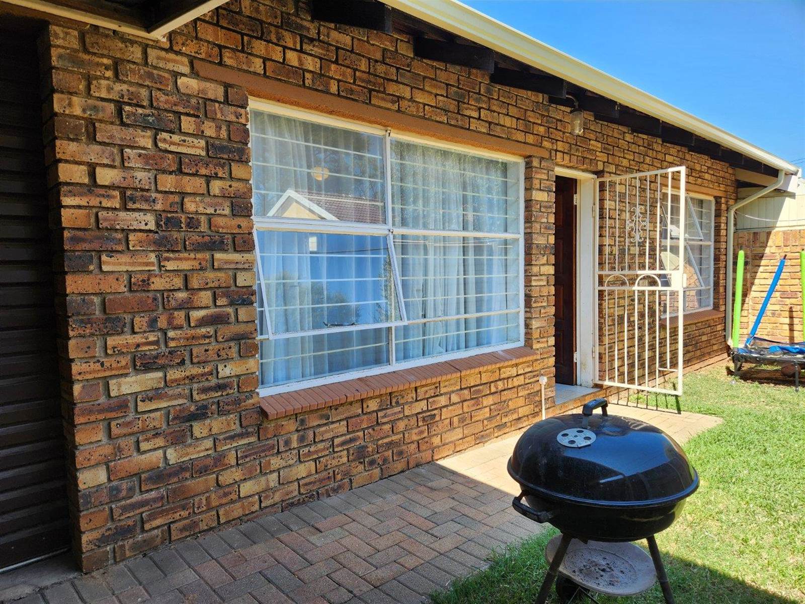 2 Bed Apartment in Krugersdorp North photo number 22