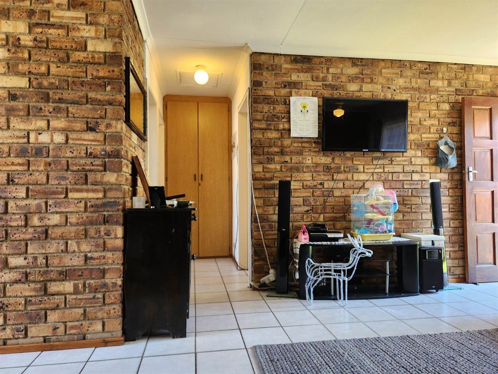 2 Bed Apartment in Krugersdorp North photo number 11