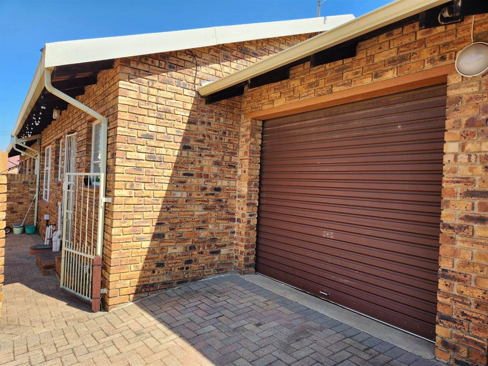2 Bed Apartment in Krugersdorp North photo number 4