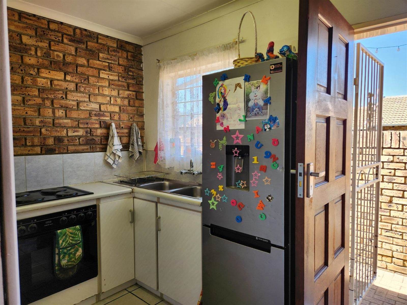 2 Bed Apartment in Krugersdorp North photo number 6
