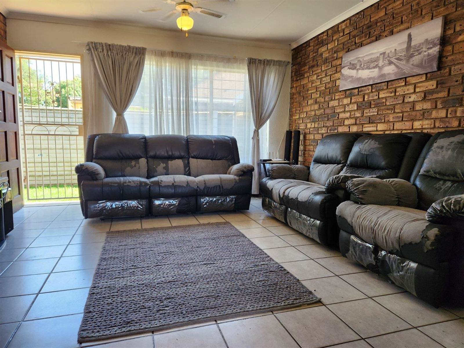 2 Bed Apartment in Krugersdorp North photo number 8