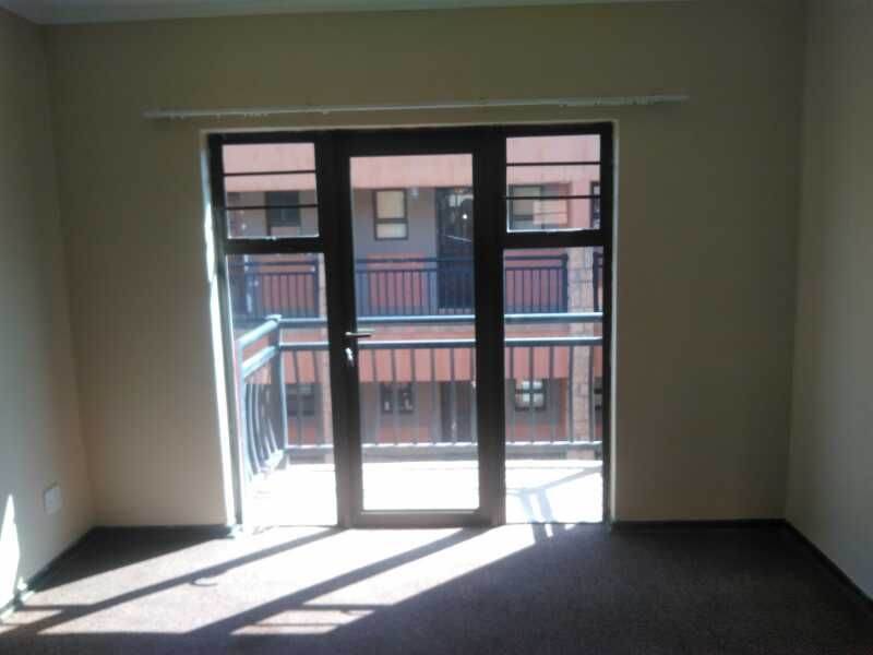 1 Bed Apartment in Bainsvlei photo number 4