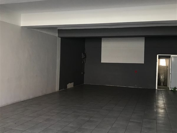 135  m² Retail Space