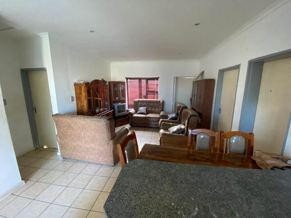 3 Bed Townhouse in Algoa Park photo number 4