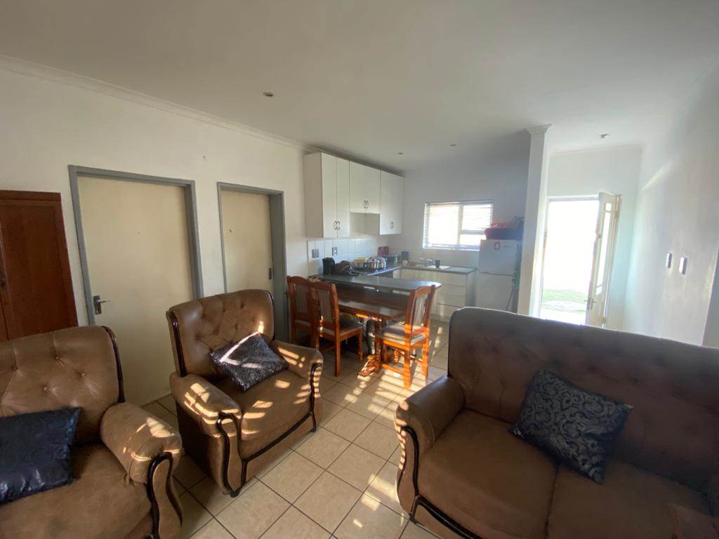 3 Bed Townhouse in Algoa Park photo number 3