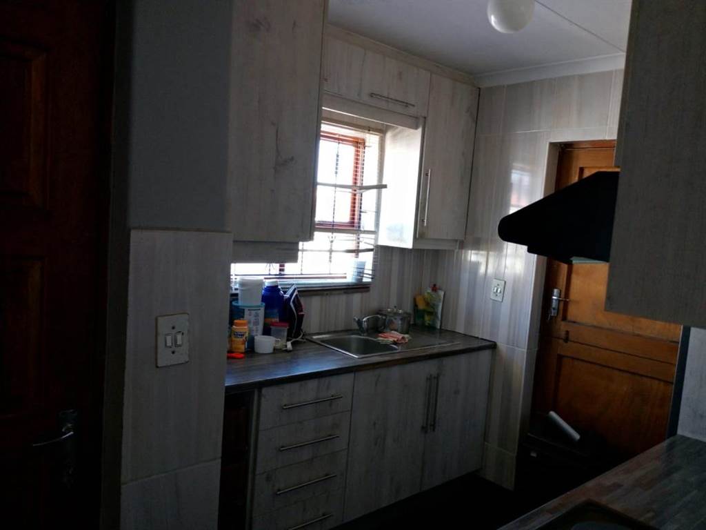 7 Bed House in Khayelitsha photo number 4