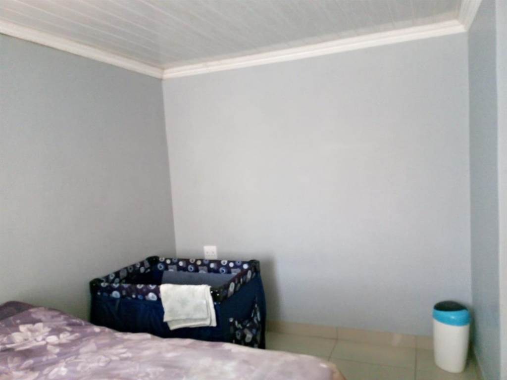 7 Bed House in Khayelitsha photo number 13