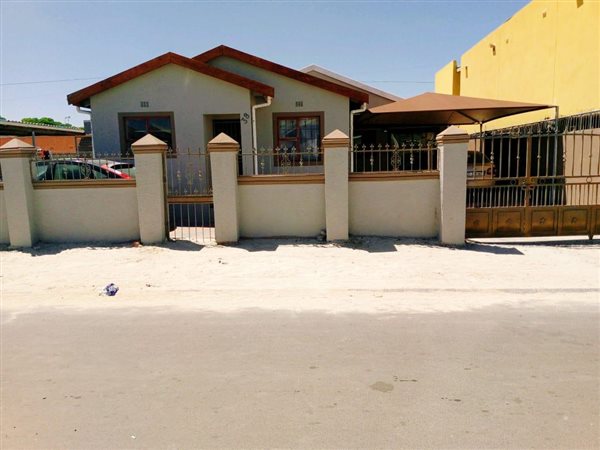 7 Bed House in Khayelitsha