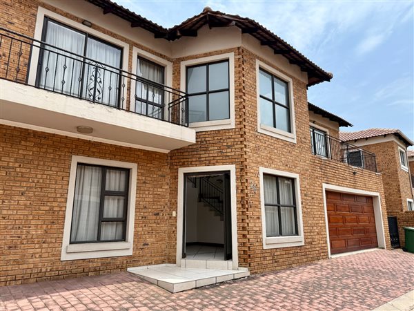 3 Bedroom Townhouse 3 Bedroom Townhouse