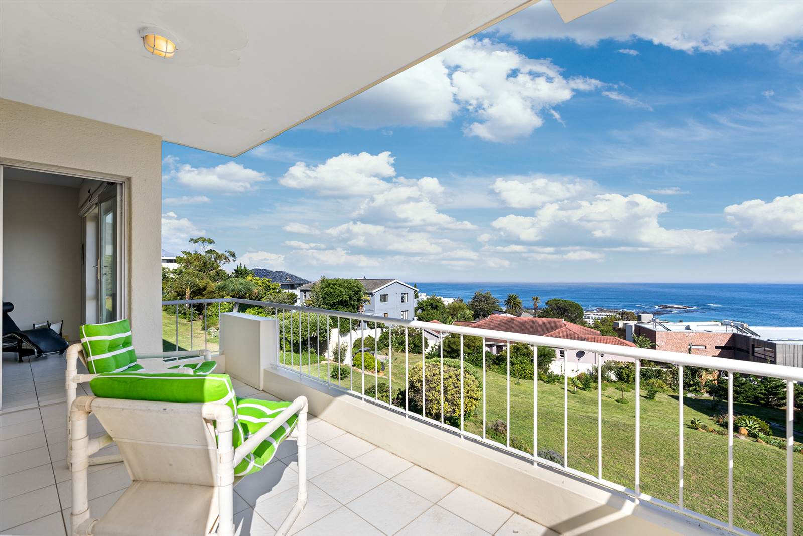 2 Bed Apartment in Camps Bay photo number 2