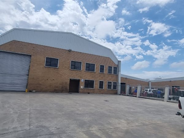 658  m² Industrial space