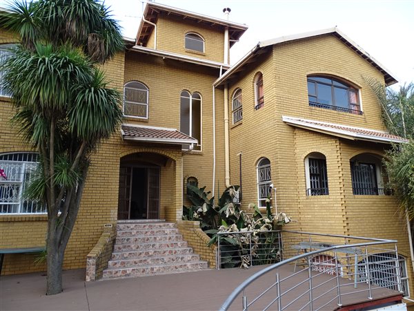 5 Bed House in Bassonia