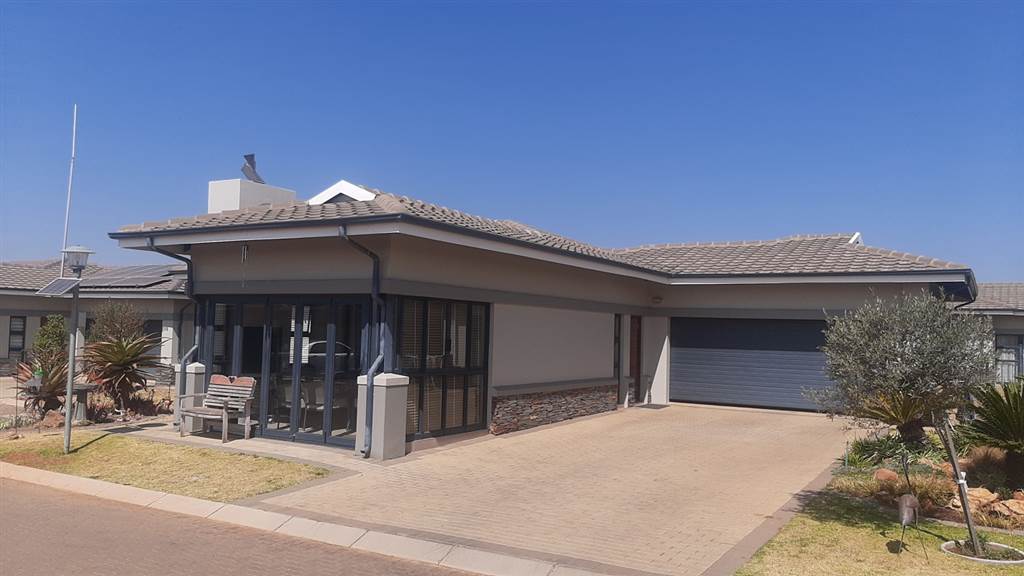3 Bed House in Eastland Mature Lifestyle Estate photo number 2