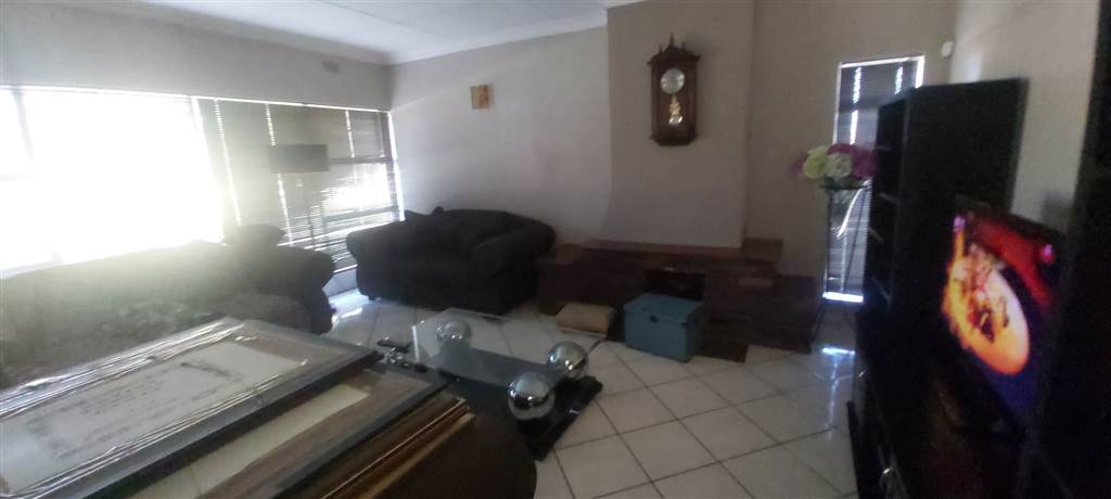 3 Bed House in Duncanville photo number 5