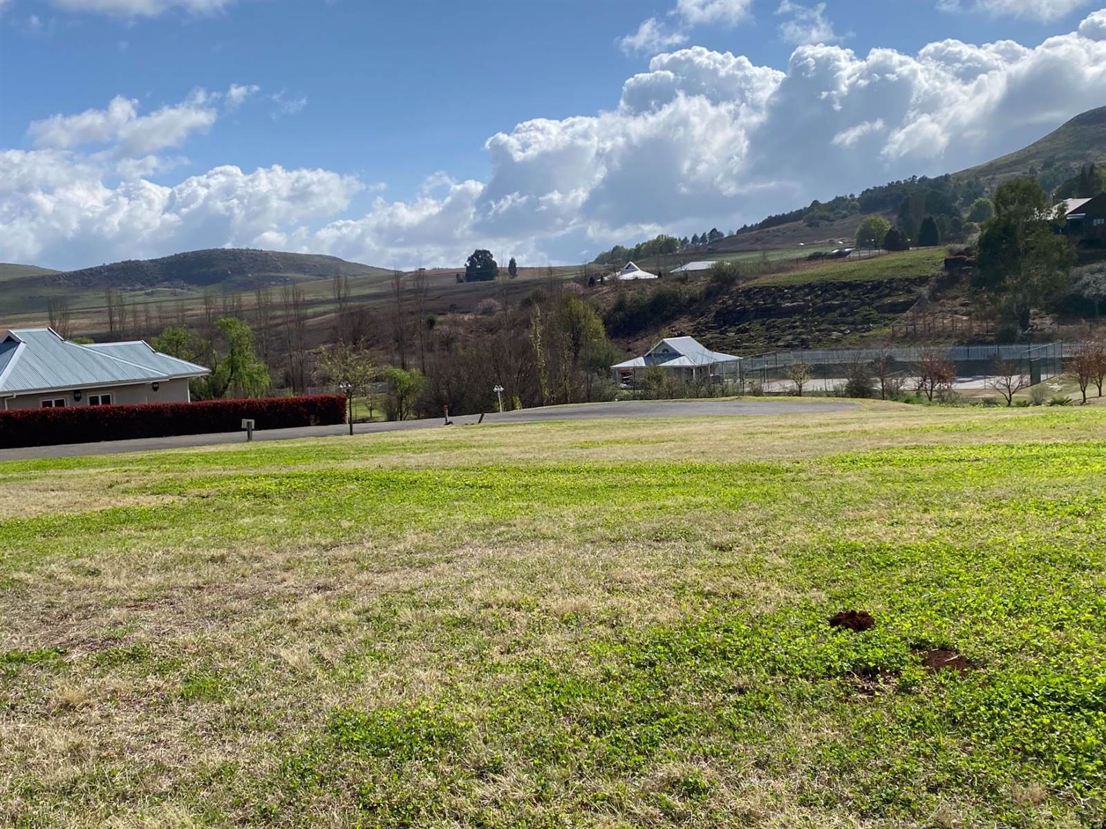 1040 m² Land available in Underberg photo number 2