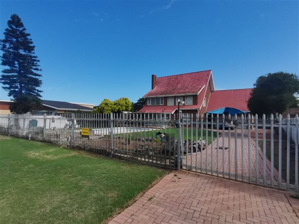 4 Bedroom House 4 Bedroom House