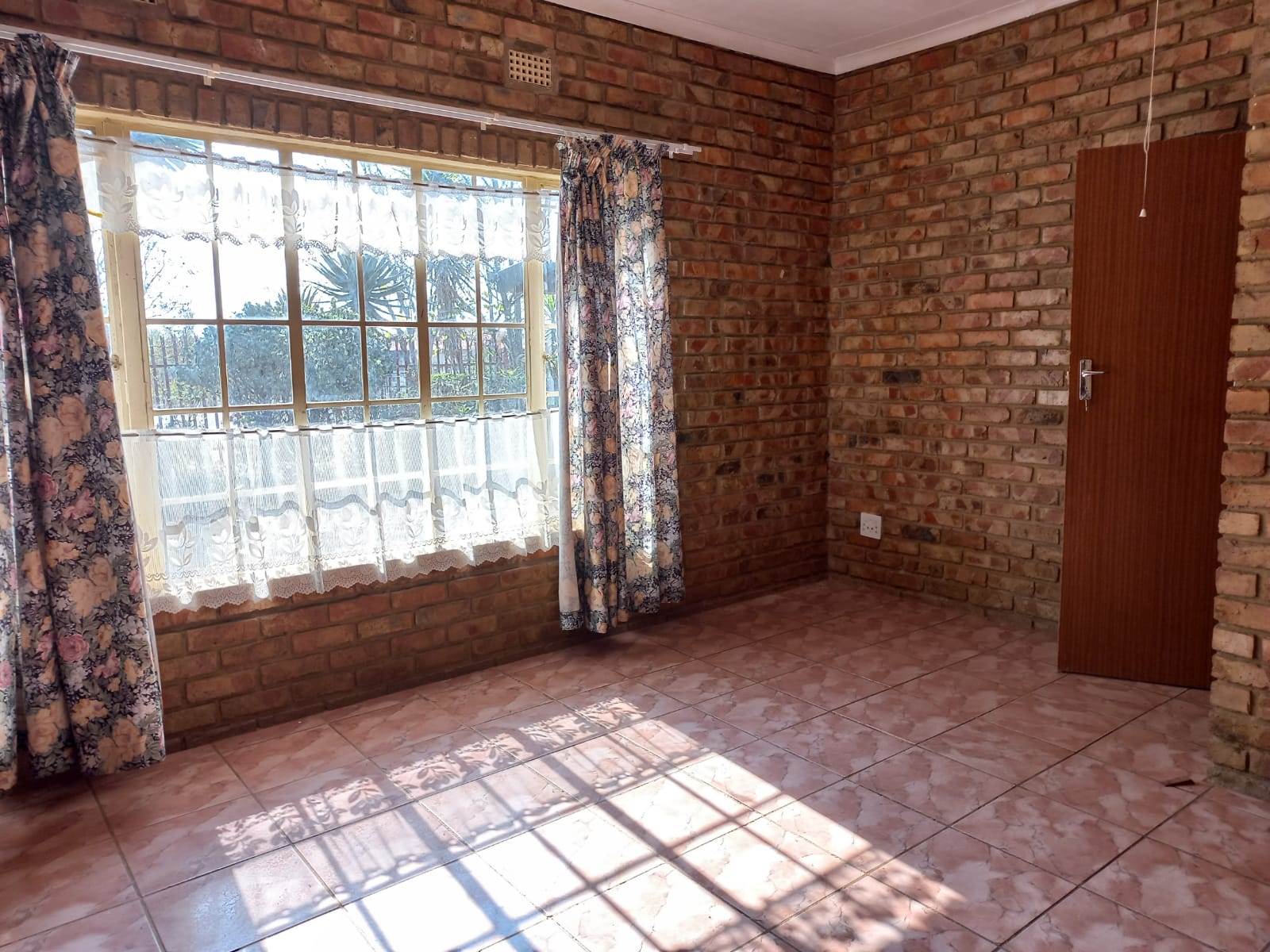 3 Bed House in Lydenburg photo number 8