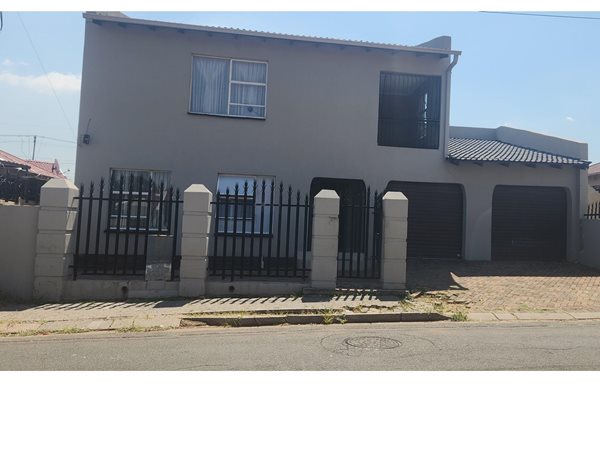 4 Bed House in Coronationville