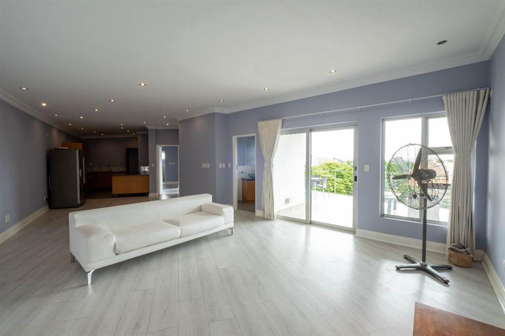 3 Bed Apartment in Riviera photo number 3