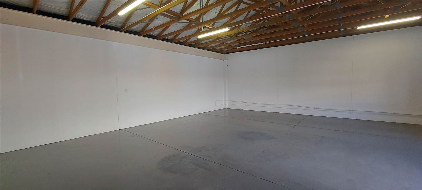 100  m² Commercial space in Walmer photo number 14