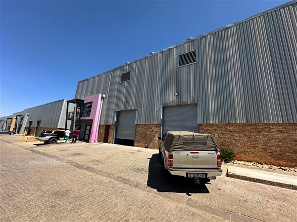 875  m² Industrial space