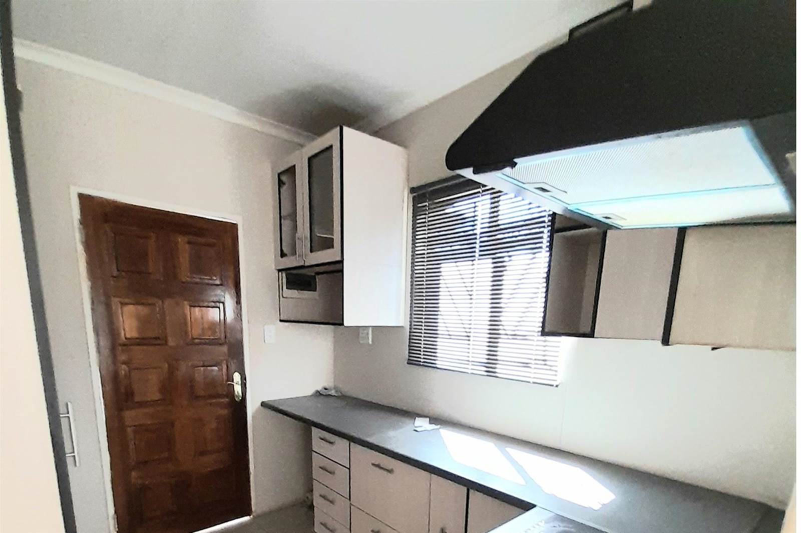 2 Bed House in Soshanguve B photo number 5