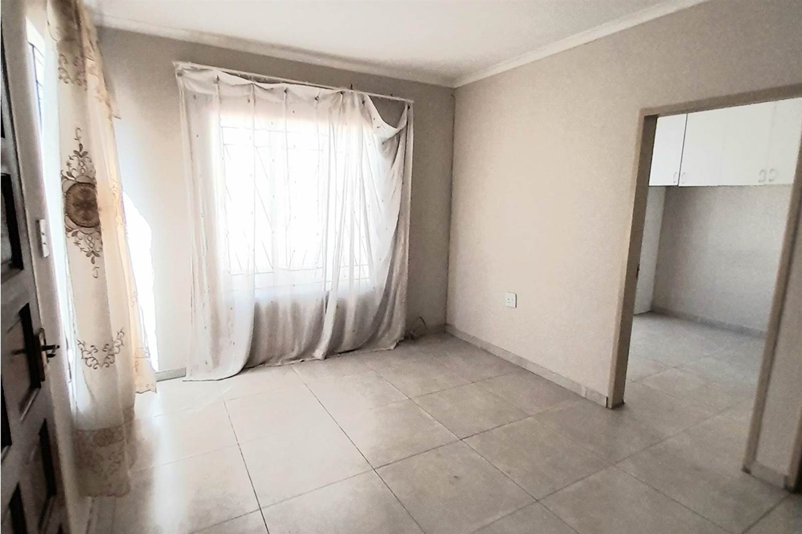 2 Bed House in Soshanguve B photo number 7