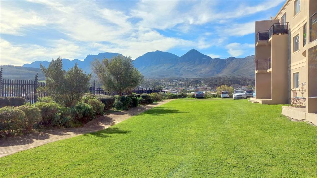 2 Bed Apartment in Somerset West Central photo number 16