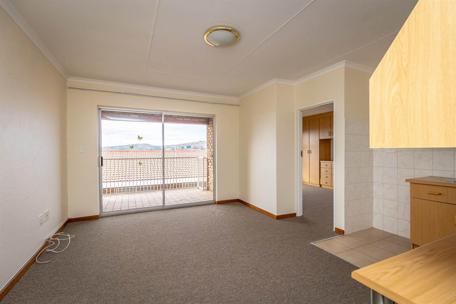 1 Bed Apartment in Rangeview photo number 8
