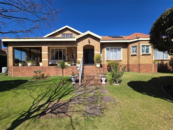 5 Bedroom House 5 Bedroom House