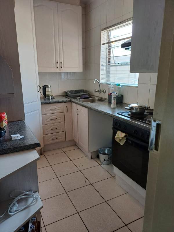 2 Bed Flat in Eastleigh photo number 9