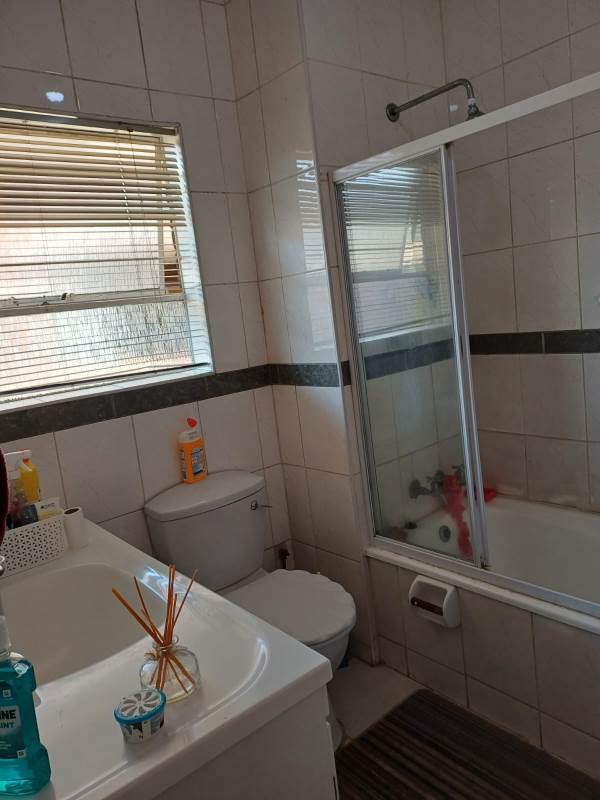 2 Bed Flat in Eastleigh photo number 8