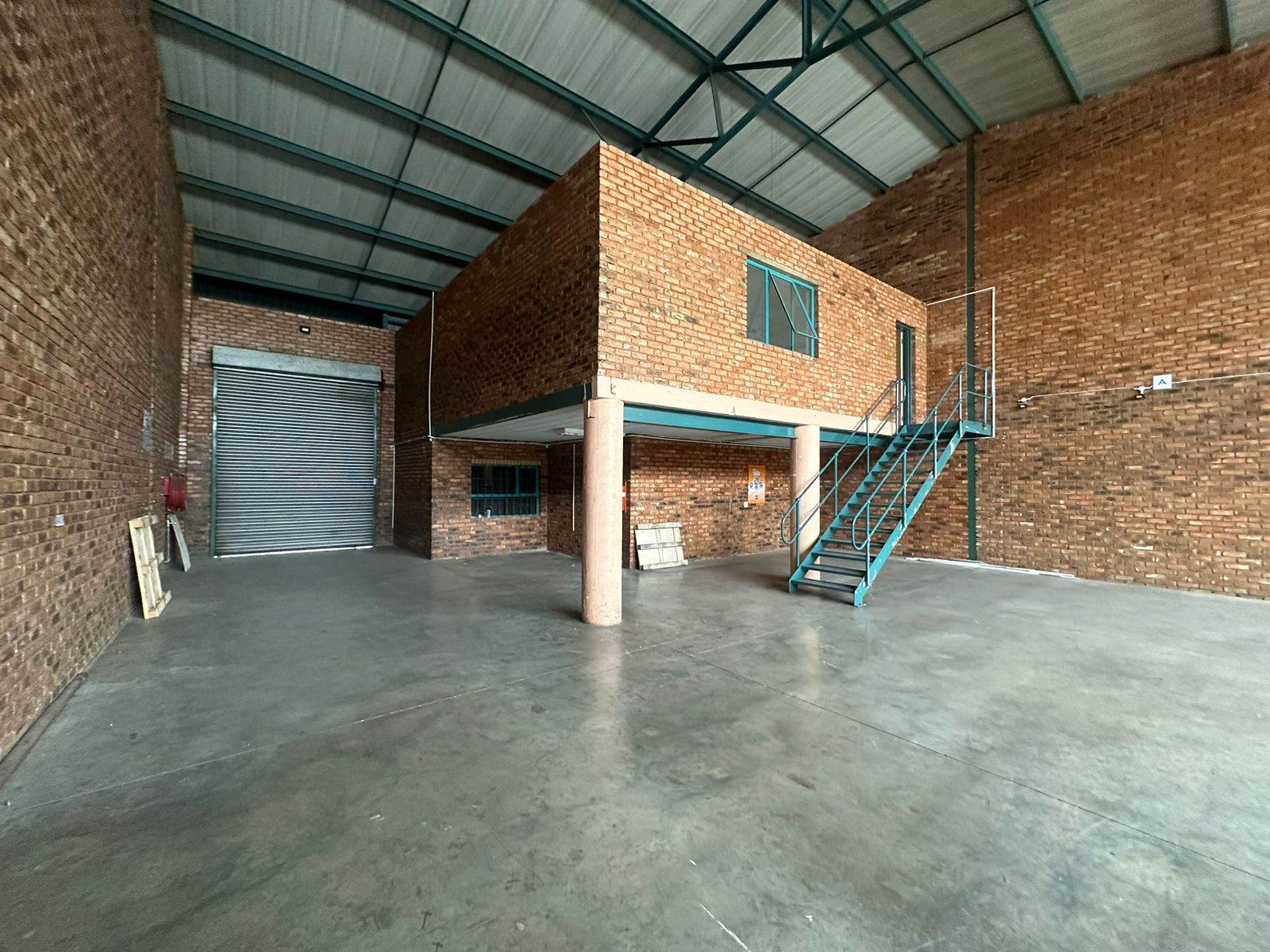 410  m² Industrial space in Stormill photo number 3