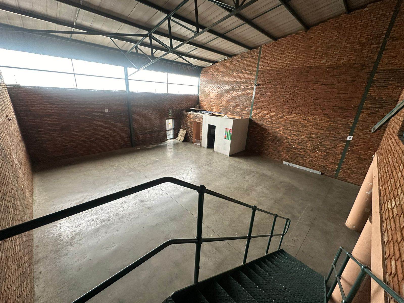 410  m² Industrial space in Stormill photo number 4