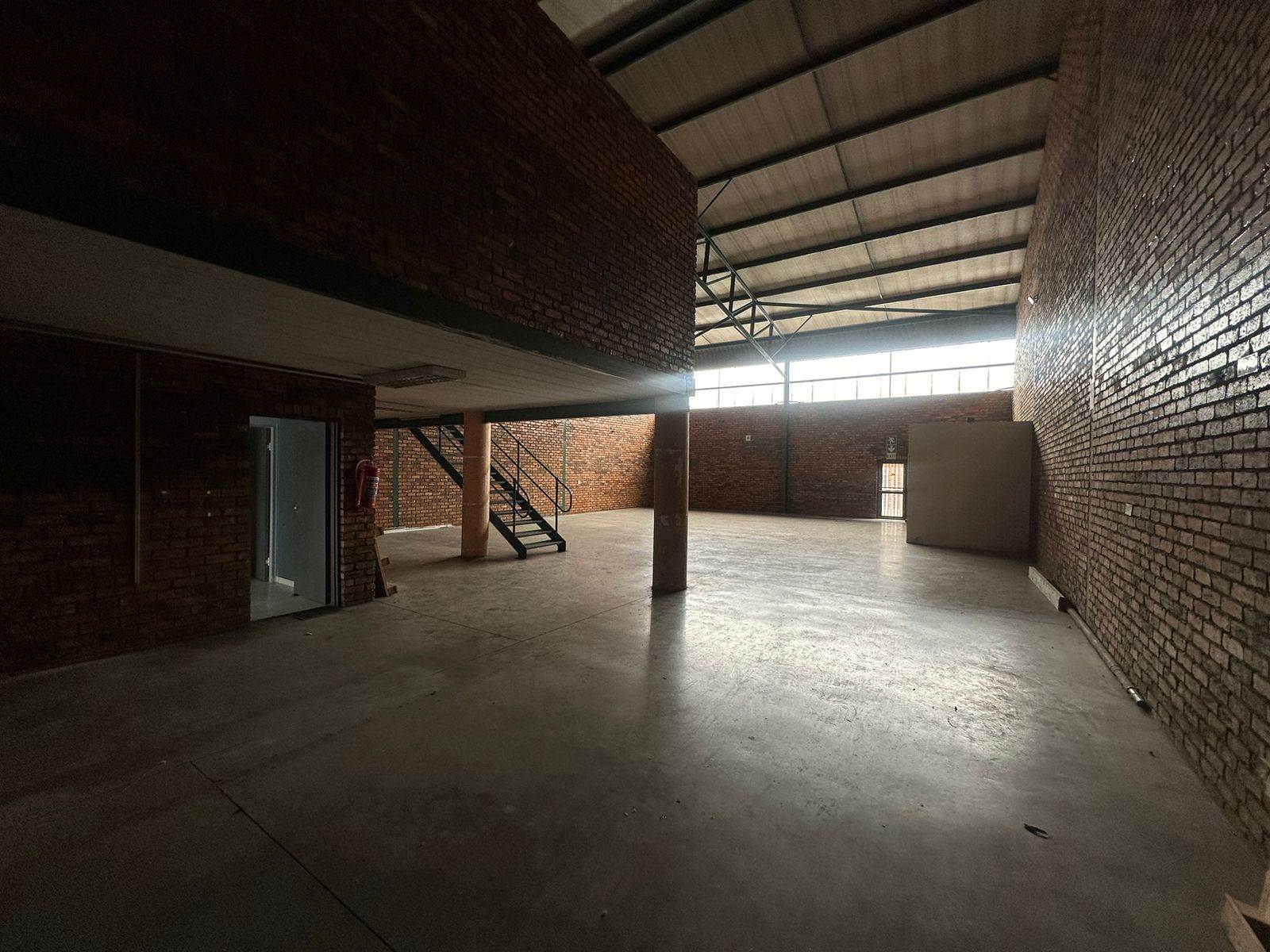 410  m² Industrial space in Stormill photo number 5