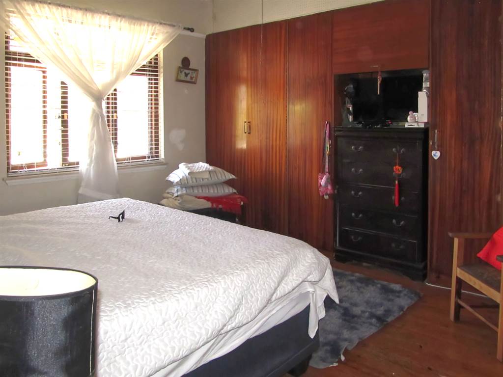 3 Bed House in Parow Central photo number 9